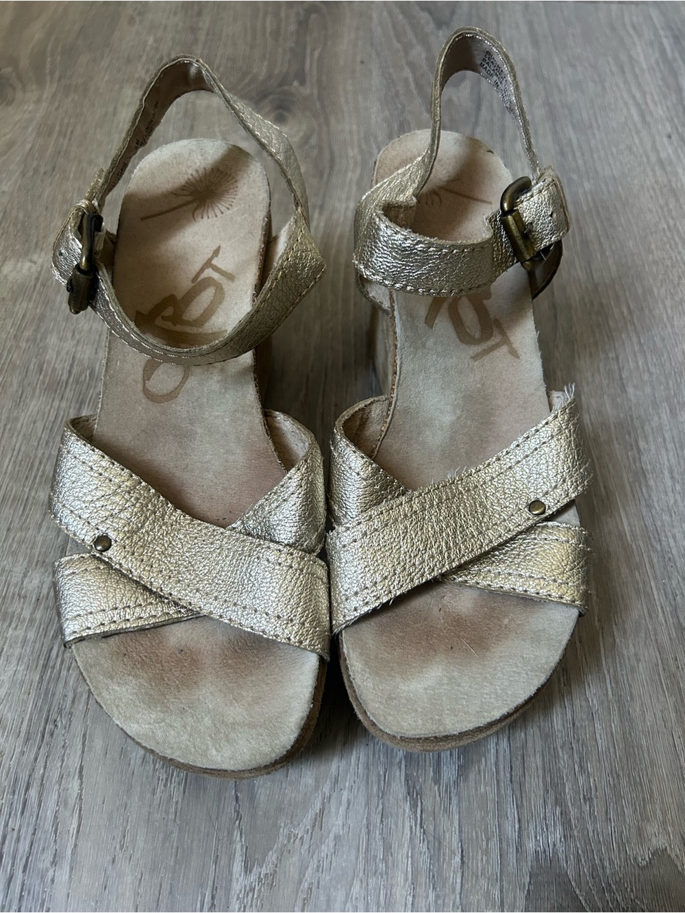 OTBT Women’s  Metallic Gold Crisscross Kids Sandals with Buckle Size 8